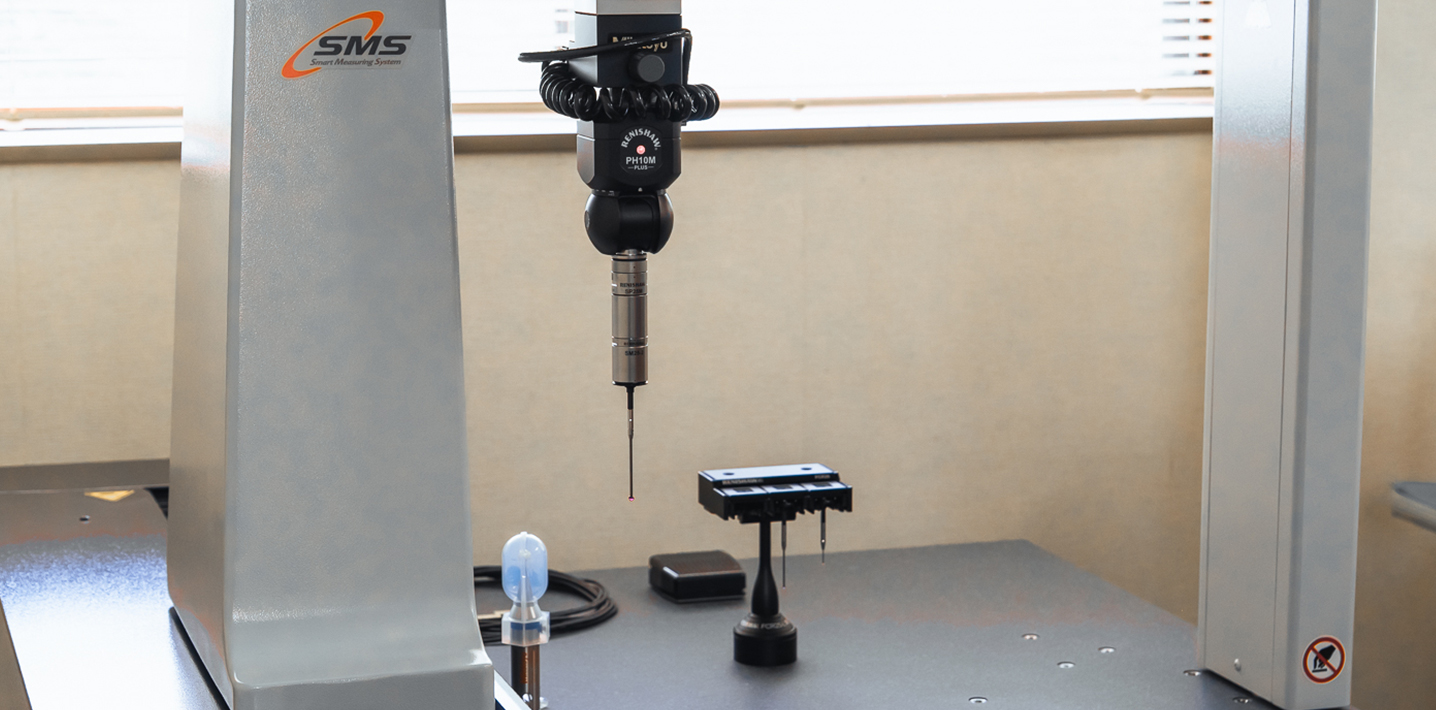 新潟県胎内市|株式会社近江産業の工場内設備|CNC3次元測定機