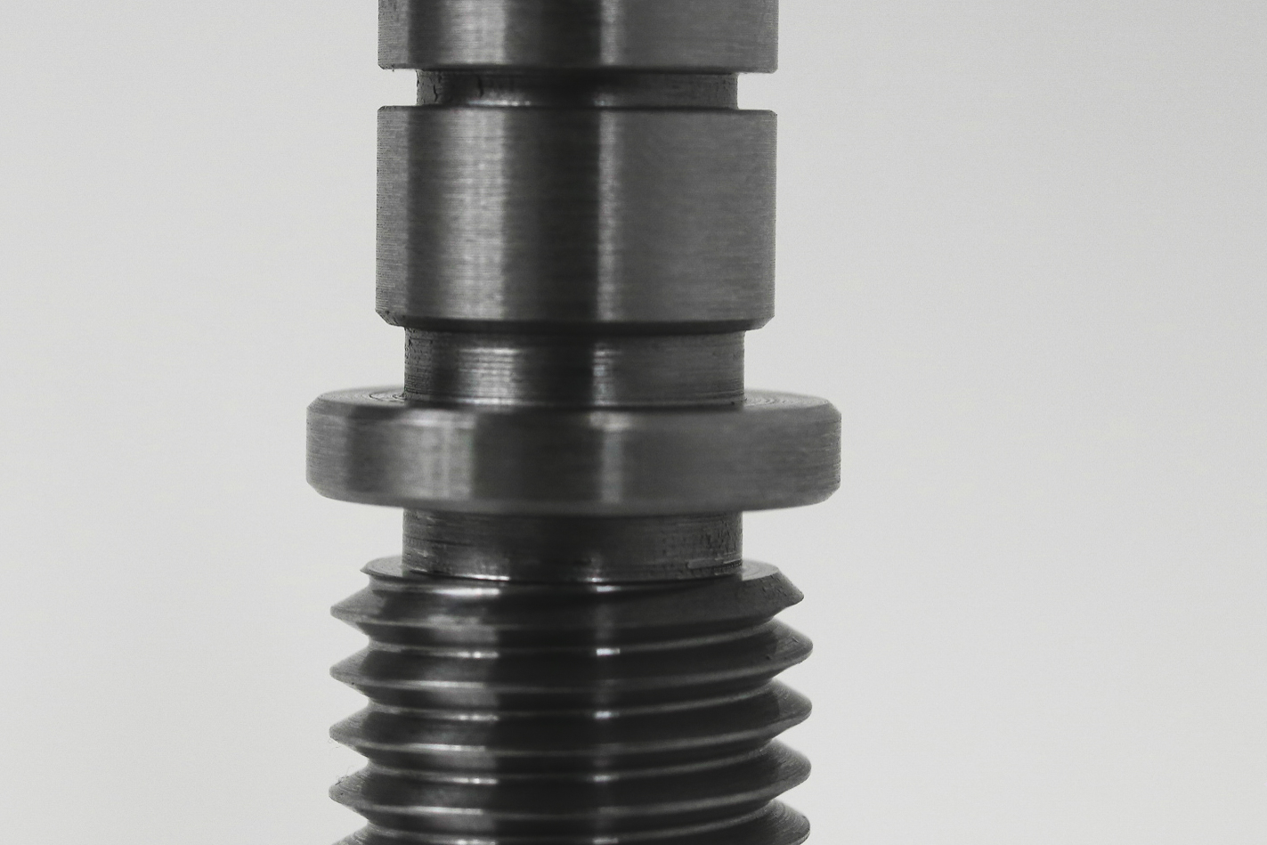 新潟県胎内市|株式会社近江産業の金属加工実績|ねじ