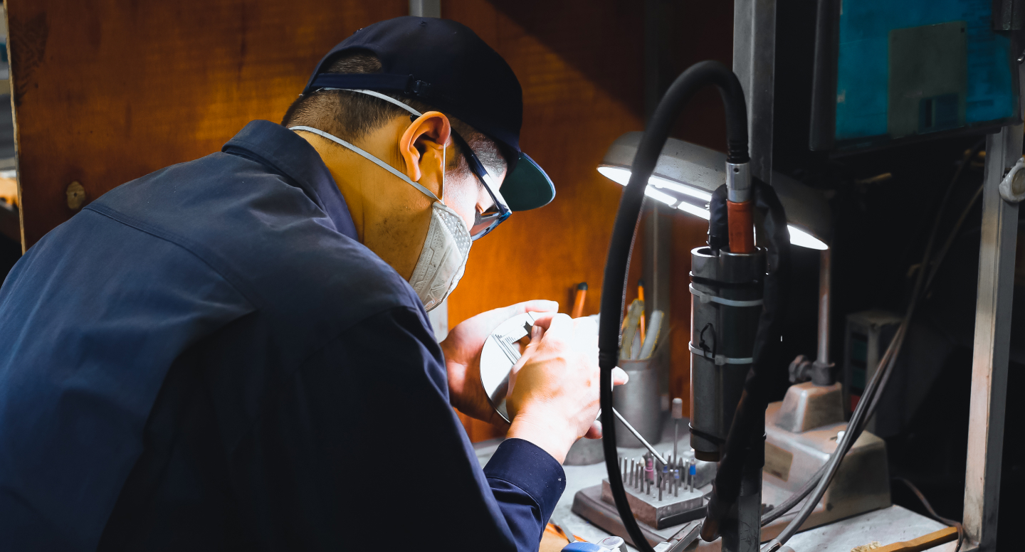 新潟県胎内市|株式会社近江産業の工場内の様子|作業風景