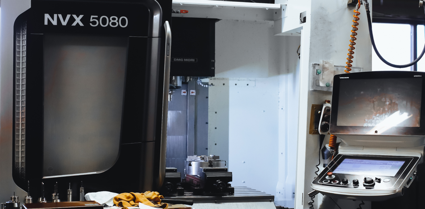 新潟県胎内市|株式会社近江産業の工場内設備|マシニングセンタ